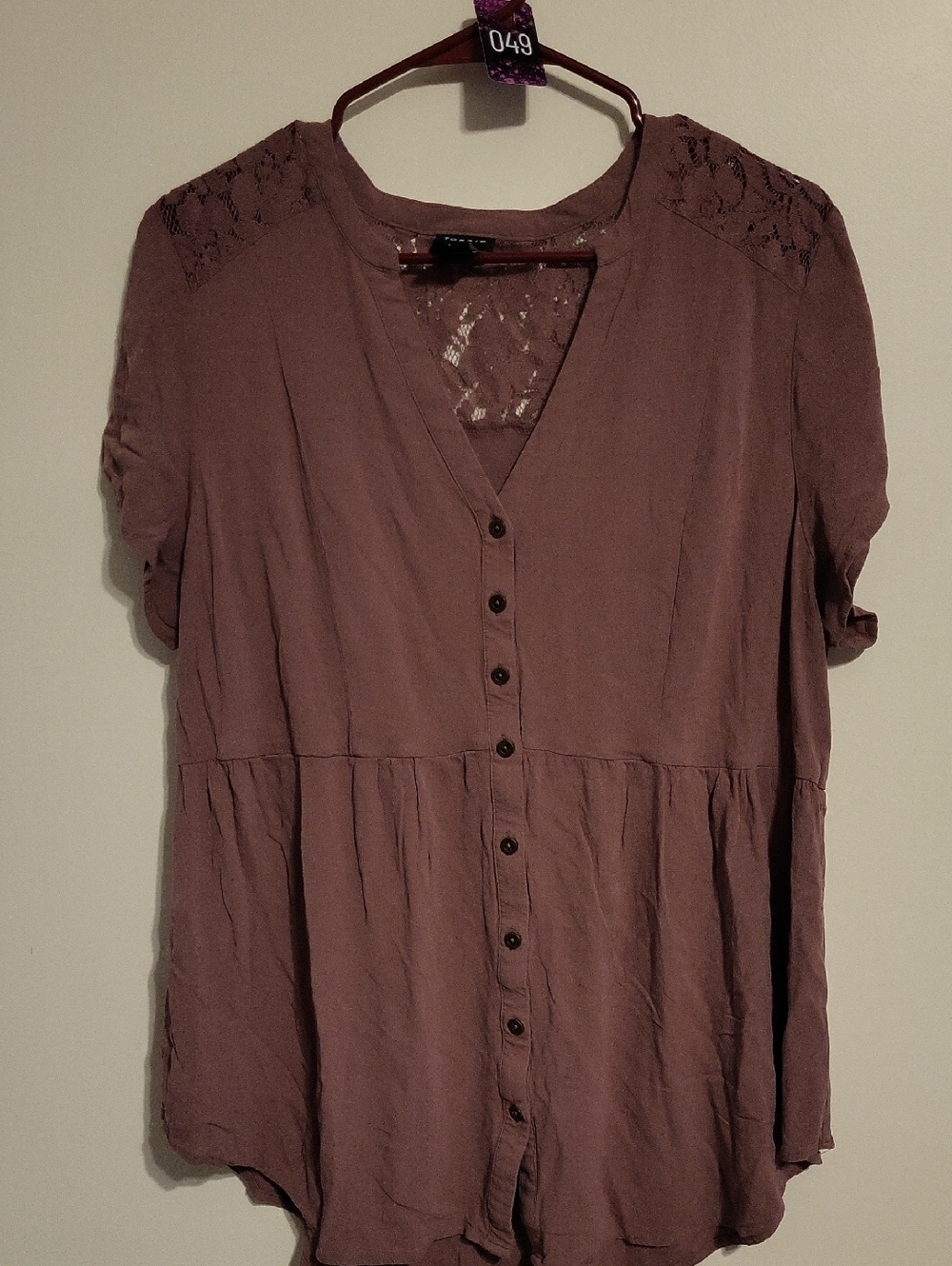 torrid 1x Mauve Lace-Trim Button-Front V-Neck Blouse 049